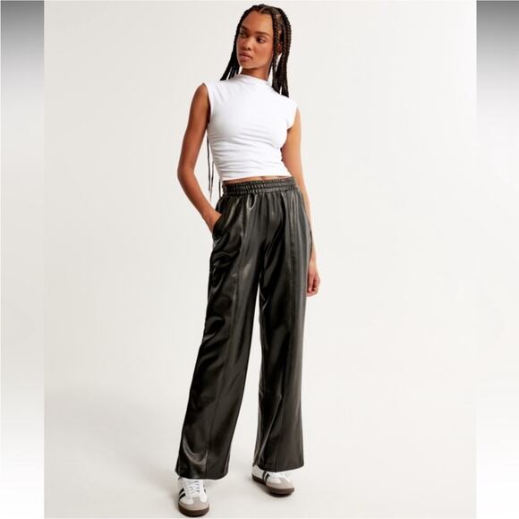 Abercrombie & Fitch Vegan Leather Pull On Wide Leg Pants Size Medium - Picture 1 of 9